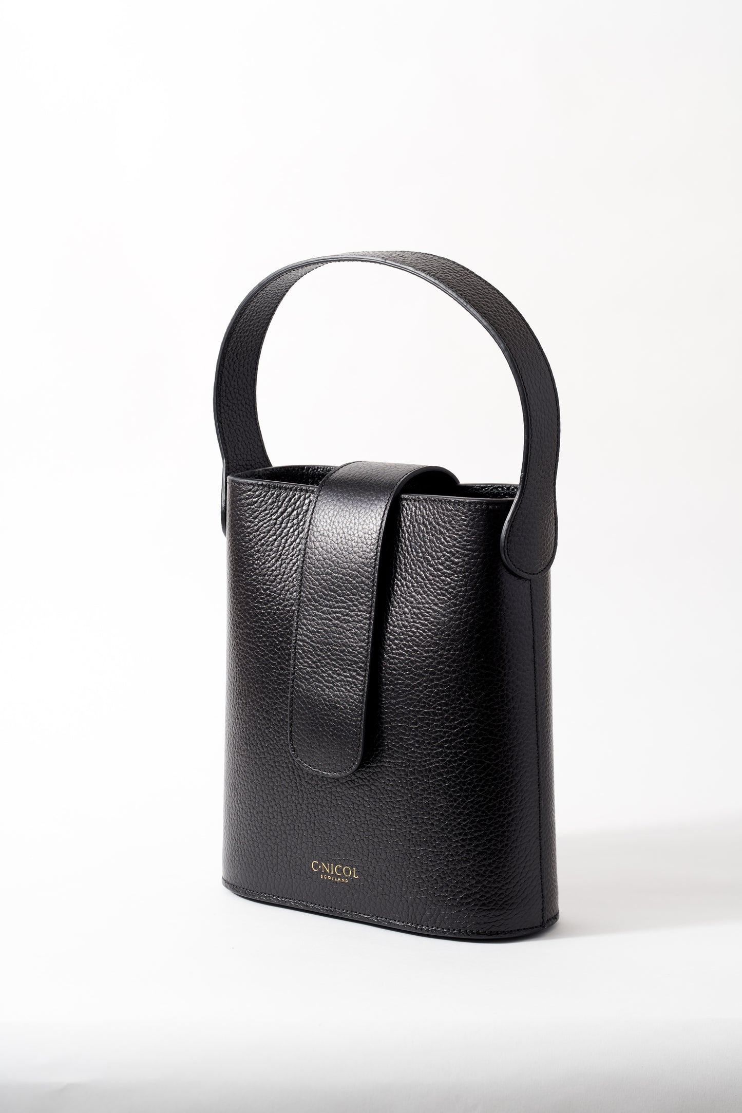 Holly (black)