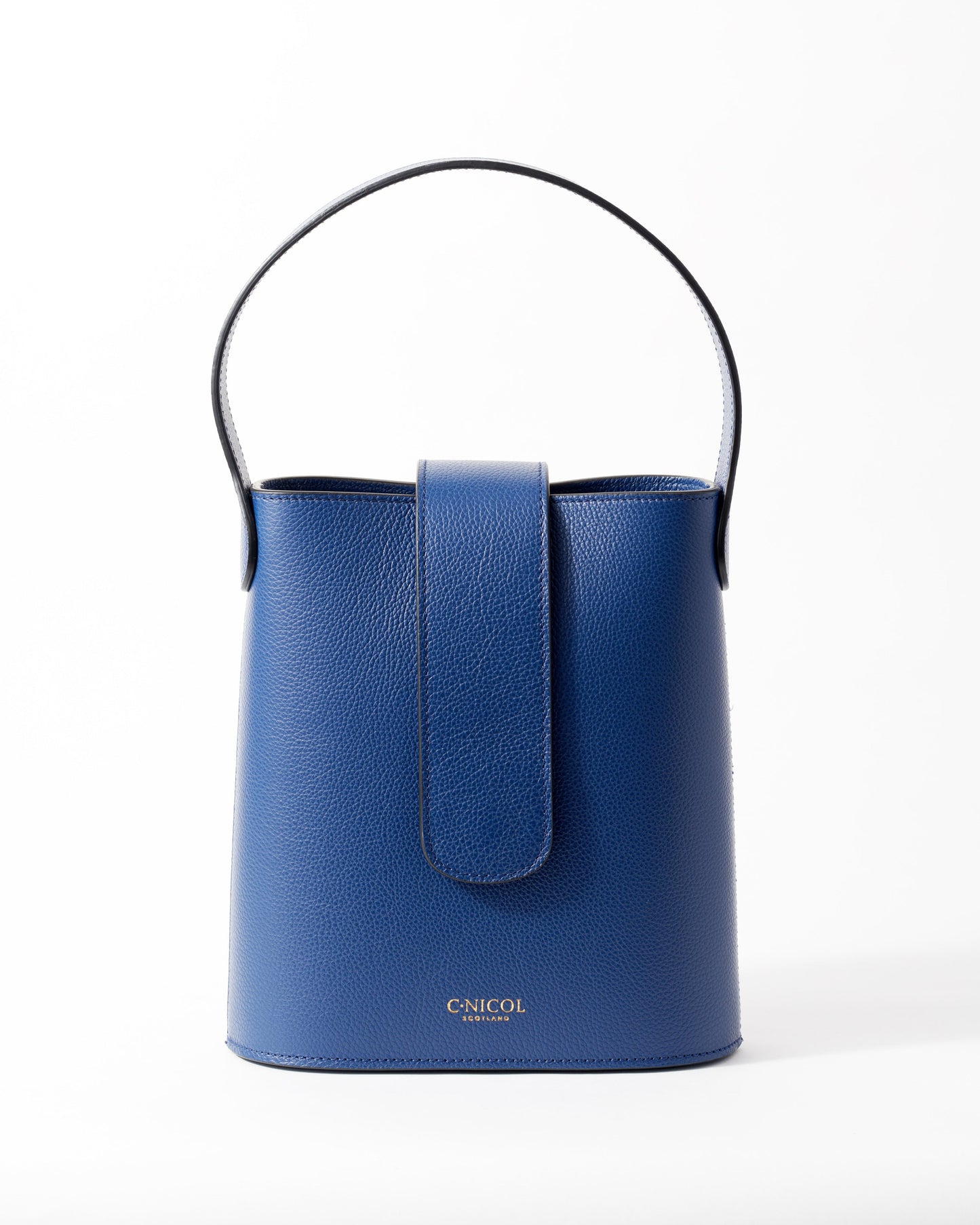 Holly (blue)
