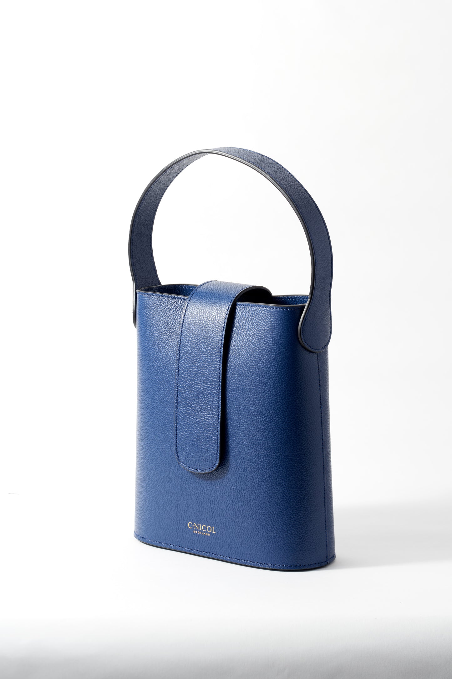Holly (blue)