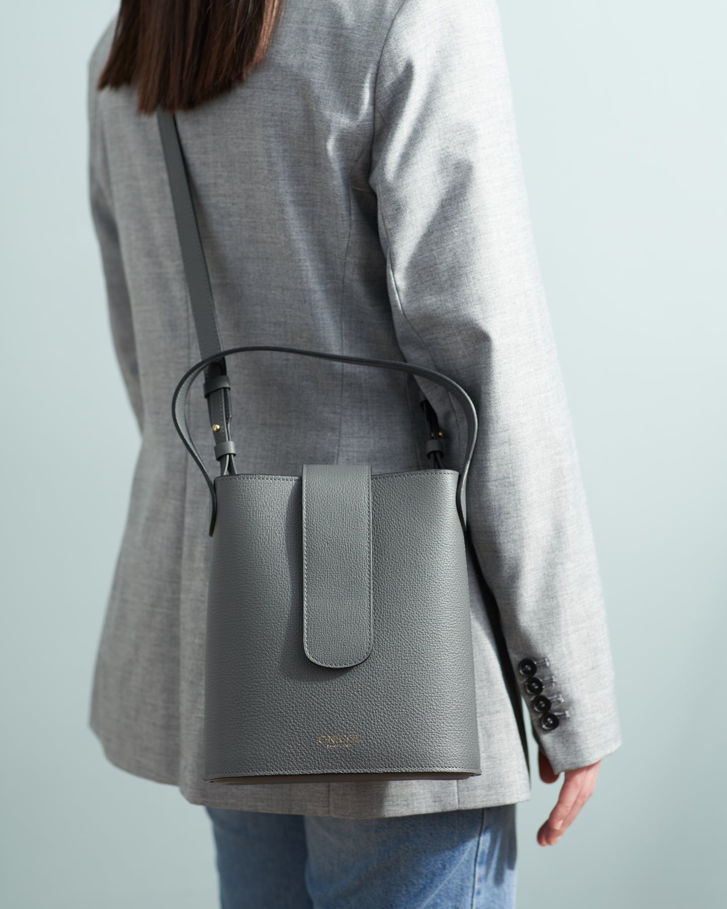 Holly (grey)